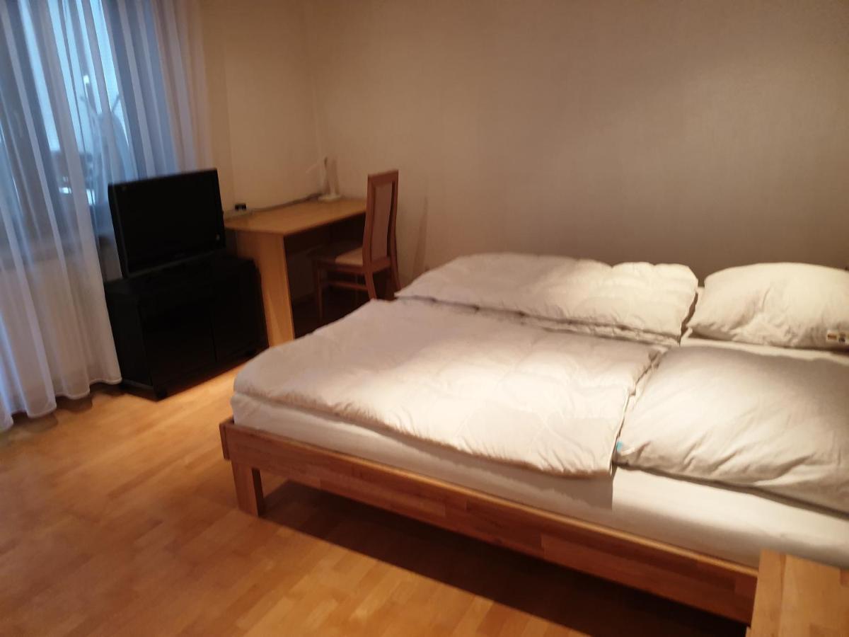 Wohnung Fuer 4 Personen, 2 Schlafzimmer, 2 Parkplaetze, Wlan Constance Exterior photo